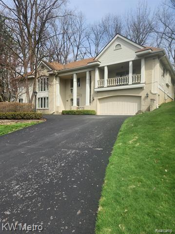 Builiding view four for 3086 Bloomfield Park, West Bloomfield, MI. 48323