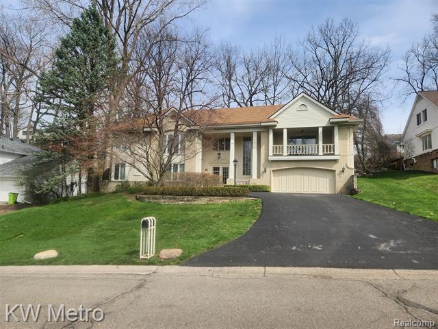 Builiding view one for 3086 Bloomfield Park, West Bloomfield, MI. 48323