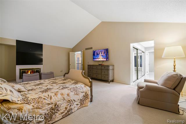 Builiding view sixty five for 3086 Bloomfield Park, West Bloomfield, MI. 48323