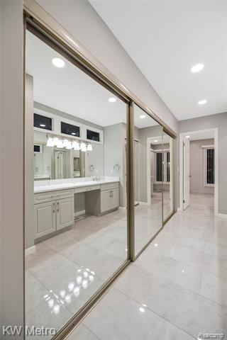 Builiding view sixty nine for 3086 Bloomfield Park, West Bloomfield, MI. 48323