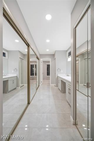 Builiding view sixty seven for 3086 Bloomfield Park, West Bloomfield, MI. 48323