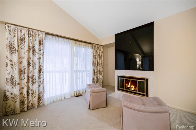 Builiding view sixty six for 3086 Bloomfield Park, West Bloomfield, MI. 48323