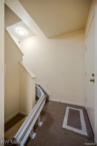 Builiding view thirty two for 3086 Bloomfield Park, West Bloomfield, MI. 48323