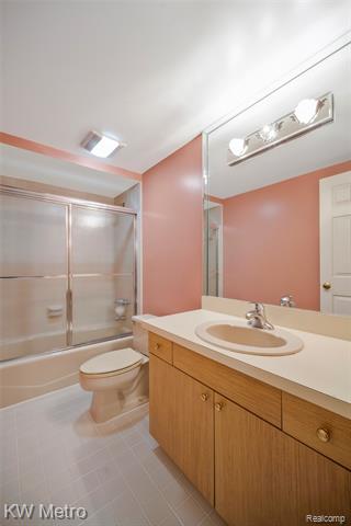 Builiding view twenty for 3086 Bloomfield Park, West Bloomfield, MI. 48323