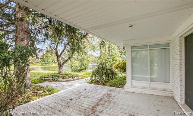 Builiding view eleven for 3352 Bloomfield Shore, West Bloomfield, MI. 48323