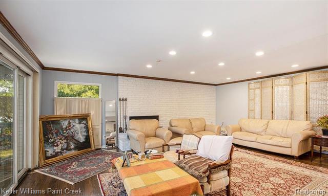 Builiding view six for 3352 Bloomfield Shore, West Bloomfield, MI. 48323