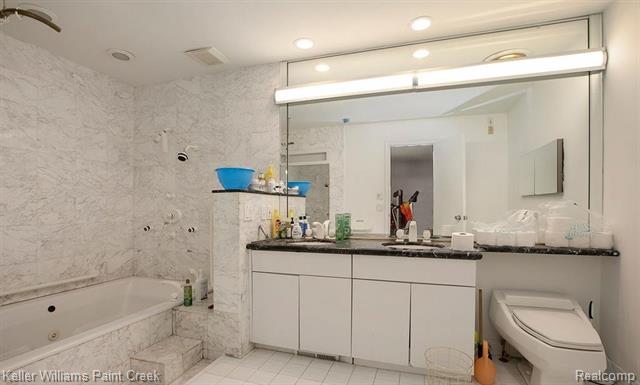 Builiding view sixteen for 3352 Bloomfield Shore, West Bloomfield, MI. 48323