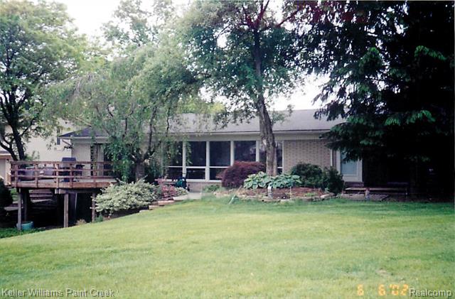 Builiding view thirty for 3352 Bloomfield Shore, West Bloomfield, MI. 48323