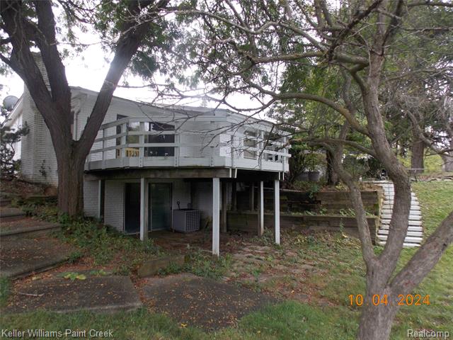 Builiding view twenty eight for 3352 Bloomfield Shore, West Bloomfield, MI. 48323