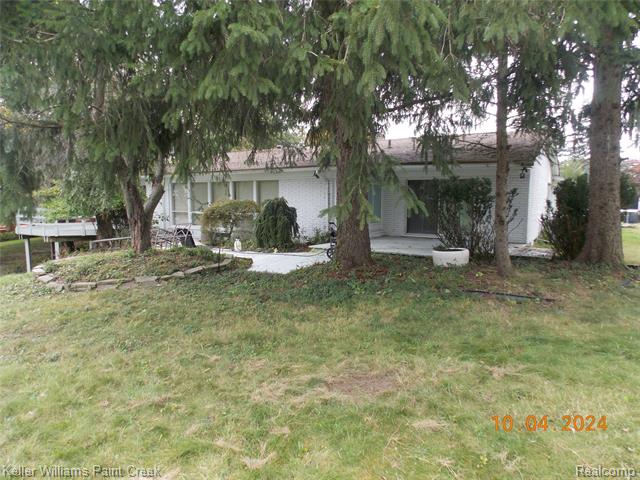 Builiding view twenty nine for 3352 Bloomfield Shore, West Bloomfield, MI. 48323