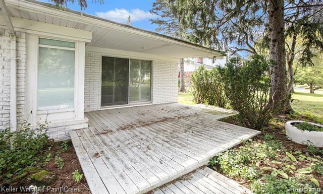 Builiding view twenty one for 3352 Bloomfield Shore, West Bloomfield, MI. 48323