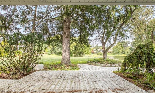 Builiding view twenty two for 3352 Bloomfield Shore, West Bloomfield, MI. 48323