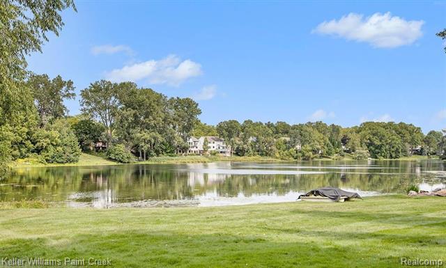 Builiding view two for 3352 Bloomfield Shore, West Bloomfield, MI. 48323