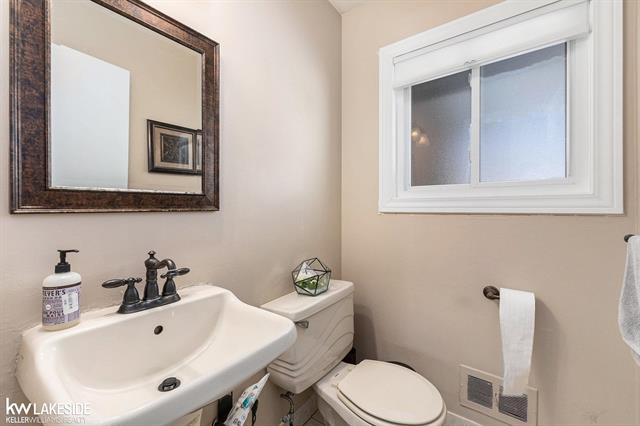 Builiding view fifteen for 3500 Ardmore, Troy, MI. 48083