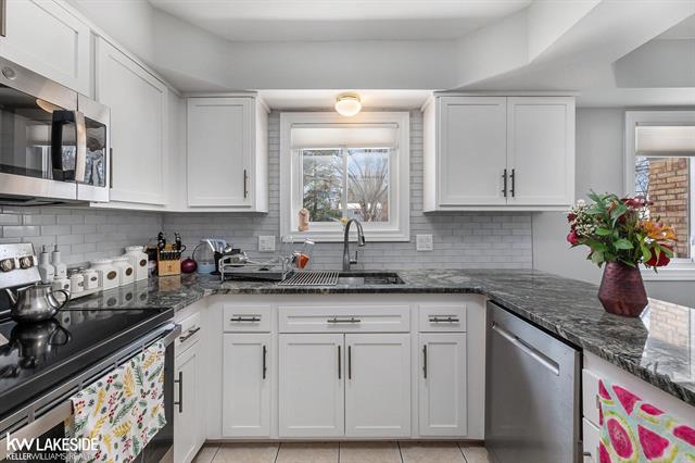 Builiding view fourteen for 3500 Ardmore, Troy, MI. 48083