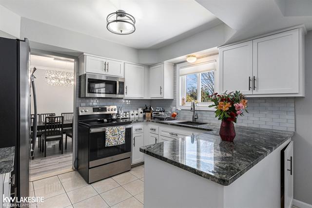 Builiding view thirteen for 3500 Ardmore, Troy, MI. 48083