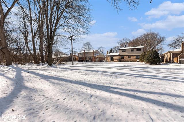 Builiding view twenty eight for 3500 Ardmore, Troy, MI. 48083