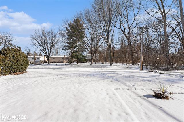 Builiding view twenty nine for 3500 Ardmore, Troy, MI. 48083