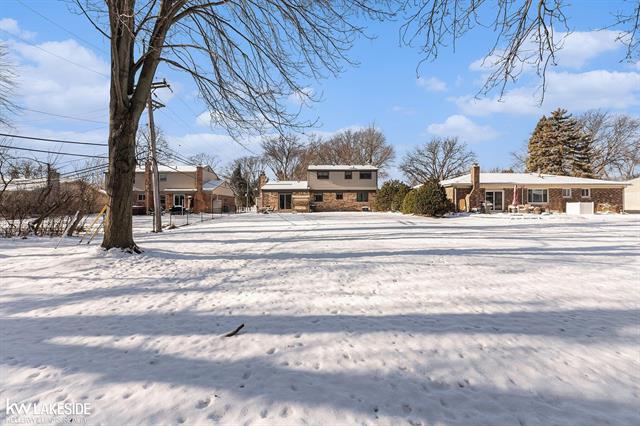 Builiding view twenty seven for 3500 Ardmore, Troy, MI. 48083