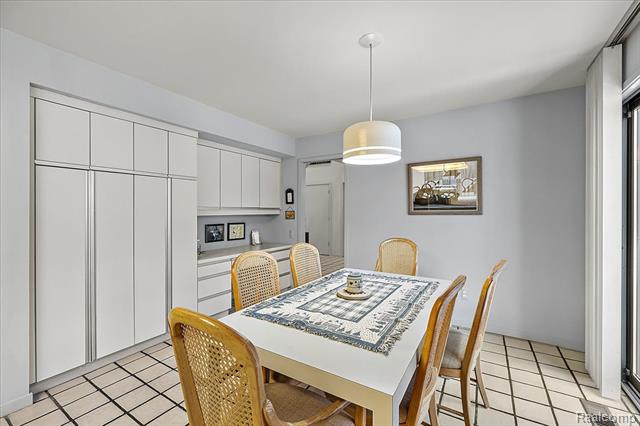 Builiding view eight for 4539 Middleton, West Bloomfield, MI. 48323