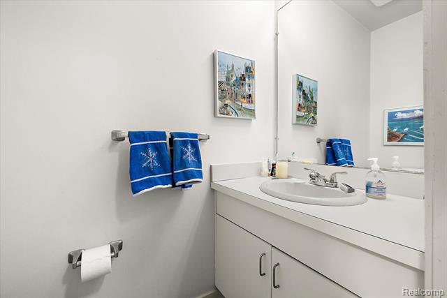 Builiding view fifteen for 4539 Middleton, West Bloomfield, MI. 48323