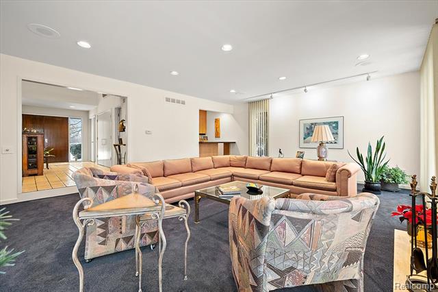 Builiding view five for 4539 Middleton, West Bloomfield, MI. 48323