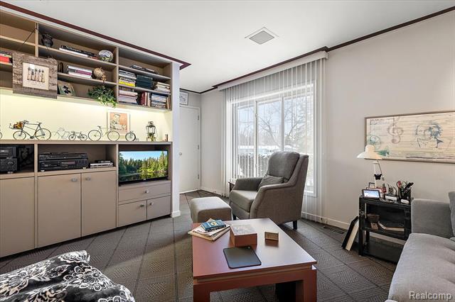 Builiding view twelve for 4539 Middleton, West Bloomfield, MI. 48323