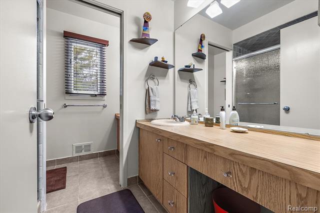 Builiding view twenty five for 4539 Middleton, West Bloomfield, MI. 48323