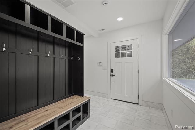 Builiding view fifteen for 4535 Grindley, Bloomfield Hills, MI. 48302