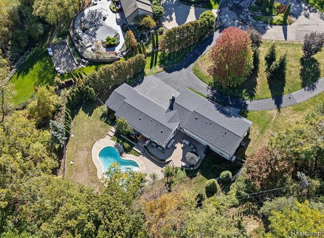 Builiding view thirty nine for 4535 Grindley, Bloomfield Hills, MI. 48302