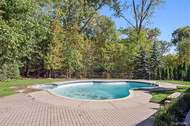 Builiding view thirty seven for 4535 Grindley, Bloomfield Hills, MI. 48302