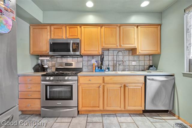 Builiding view eight for 2711 Winter, Troy, MI. 48083