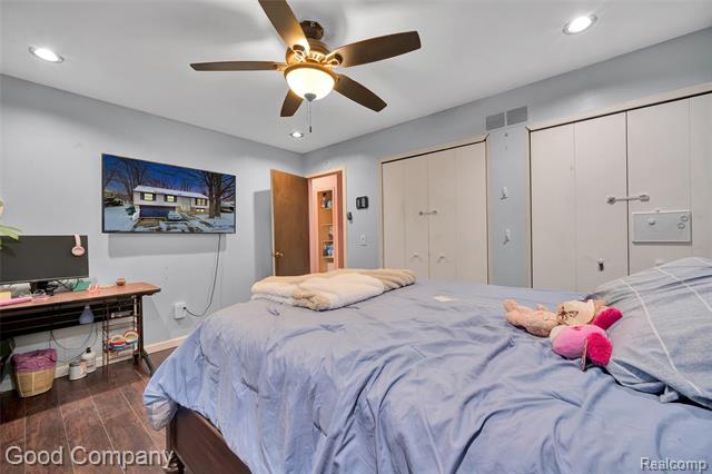 Builiding view sixteen for 2711 Winter, Troy, MI. 48083