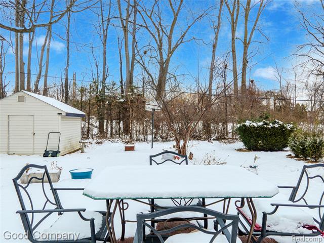 Builiding view twenty four for 2711 Winter, Troy, MI. 48083