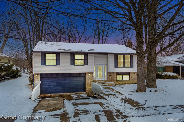 front view for 2711 Winter Dr, Troy, Mi. 48083
