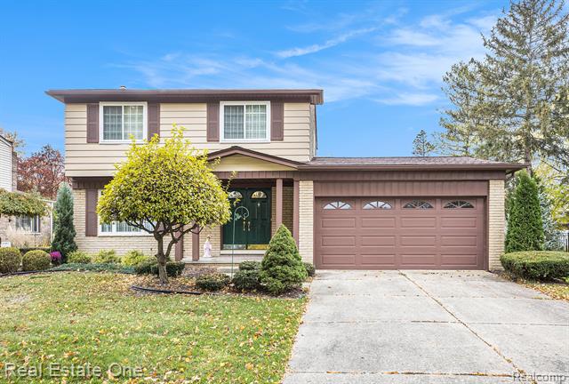 front view for 3811 Kings Point Dr, Troy, Mi. 48083