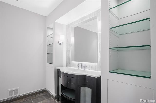 Builiding view fourteen for 4154 Nearbrook, Bloomfield Hills, MI. 48302