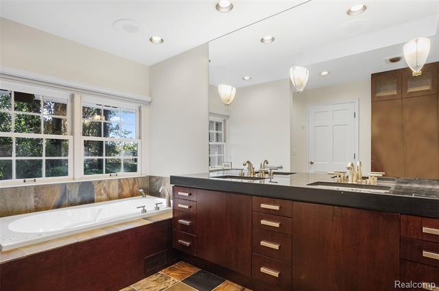 Builiding view nineteen for 4154 Nearbrook, Bloomfield Hills, MI. 48302