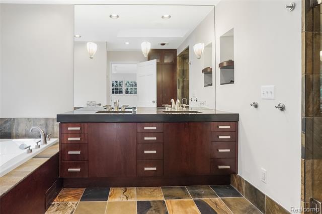 Builiding view seventeen for 4154 Nearbrook, Bloomfield Hills, MI. 48302