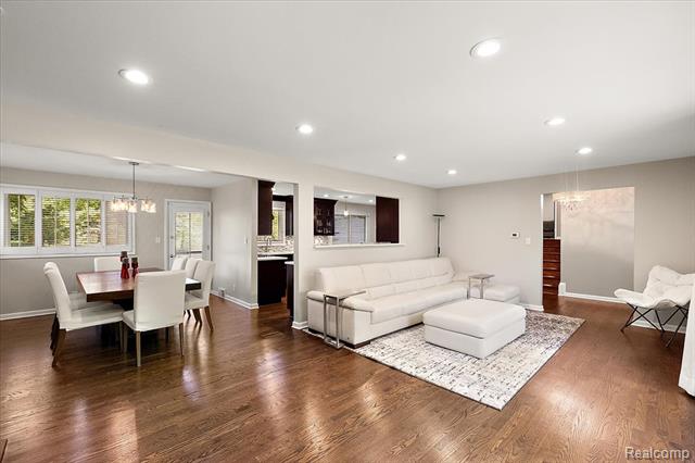 Builiding view four for 4409 W Orchard Hill, Bloomfield Hills, MI. 48304