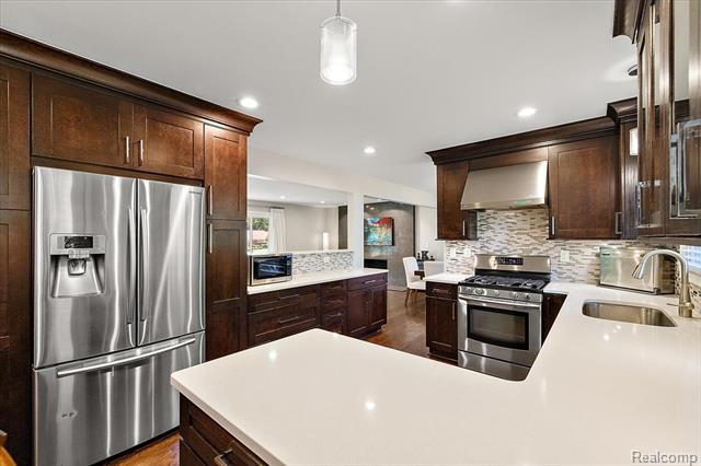 Builiding view nine for 4409 W Orchard Hill, Bloomfield Hills, MI. 48304