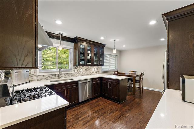 Builiding view seven for 4409 W Orchard Hill, Bloomfield Hills, MI. 48304