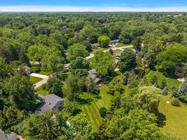Builiding view thirty five for 4409 W Orchard Hill, Bloomfield Hills, MI. 48304