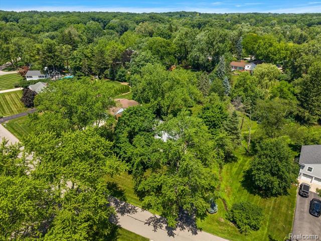 Builiding view thirty four for 4409 W Orchard Hill, Bloomfield Hills, MI. 48304