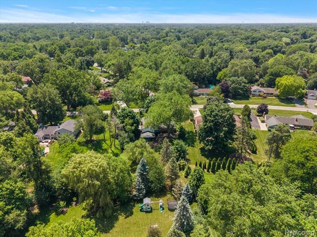 Builiding view thirty six for 4409 W Orchard Hill, Bloomfield Hills, MI. 48304