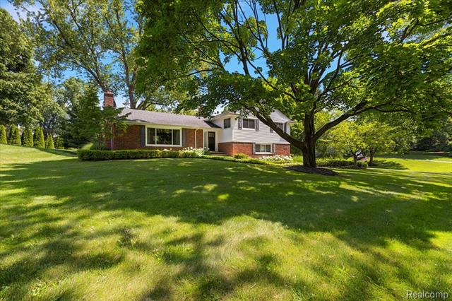 Builiding view thirty three for 4409 W Orchard Hill, Bloomfield Hills, MI. 48304