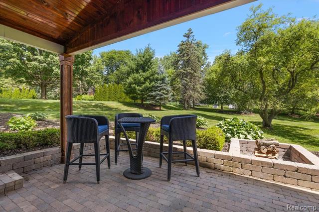 Builiding view thirty for 4409 W Orchard Hill, Bloomfield Hills, MI. 48304