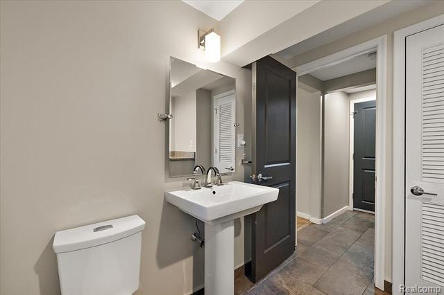 Builiding view twenty five for 4409 W Orchard Hill, Bloomfield Hills, MI. 48304