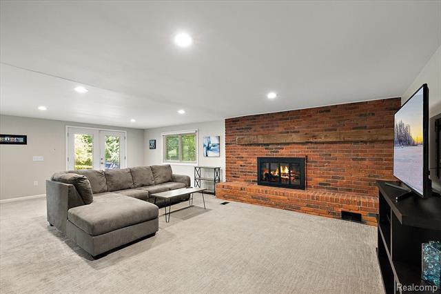 Builiding view twenty one for 4409 W Orchard Hill, Bloomfield Hills, MI. 48304