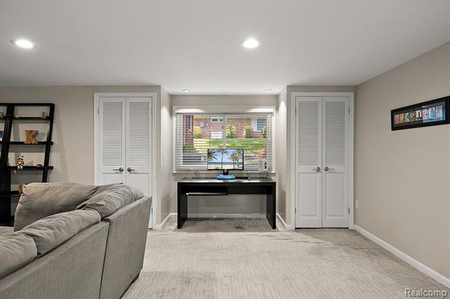 Builiding view twenty three for 4409 W Orchard Hill, Bloomfield Hills, MI. 48304